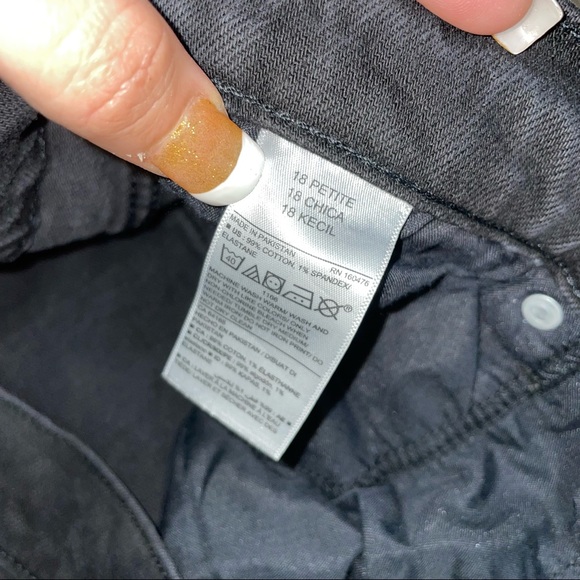 Old Navy NWT! Extra Sky-Hi Straight Raw-Hem Black Jean Size 18P - Picture 11 of 13